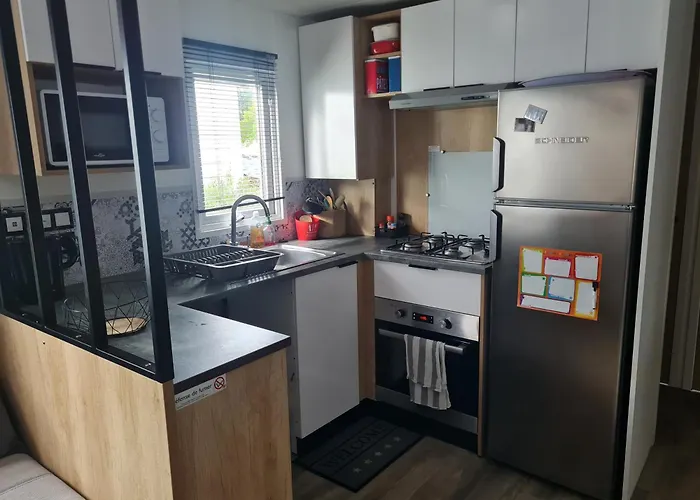 Mobil-Home En Camping Proche De La Mer