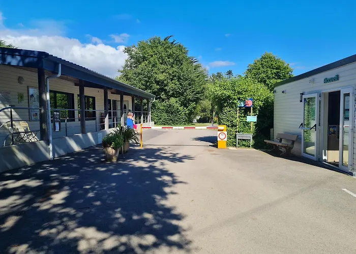 Mobil-Home En Camping Proche De La Mer